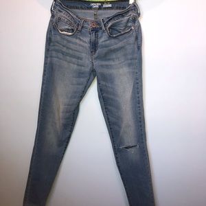 Levi’s distressed jeggings